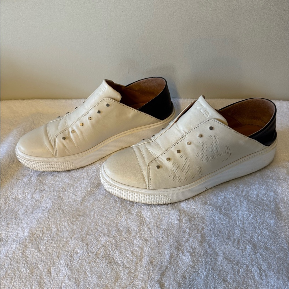MJUS slip on leather platform sneaker.